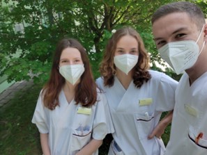 Magdalena Bertsch, Larissa Ullwer und Maik Haiß im Krankenhaus in Sigmaringen 